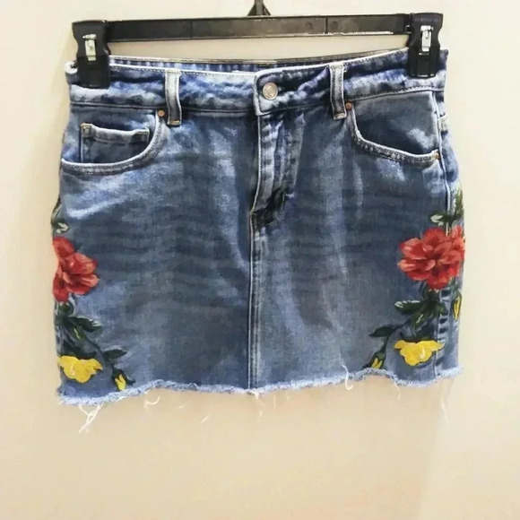 PacSun Blue Denim Floral Embroidered Skirt 26 - Picture 2 of 6